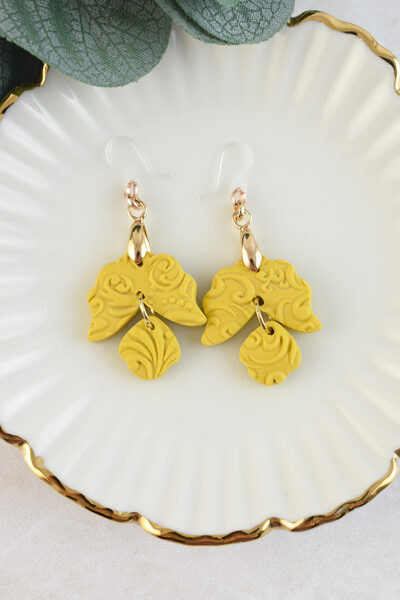 Auskari ar neredzamo āķīti