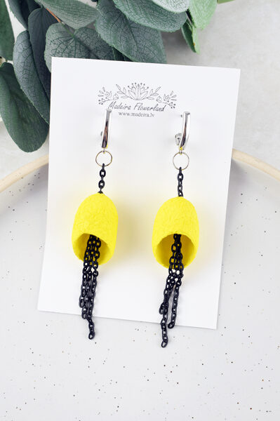 Cocoon earrings with chains