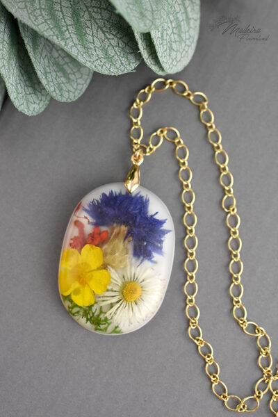 Kulons ar rudzupuķi un gundegas ziedu