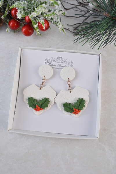 Balti Ziemassvētku auskari